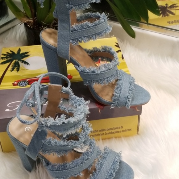 🍩🔥🔥Frayed strappy lace up denim heels🔥🔥 - Picture 3 of 3